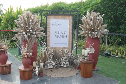 Signage and Floral detail — wedding decor — JW Marriott